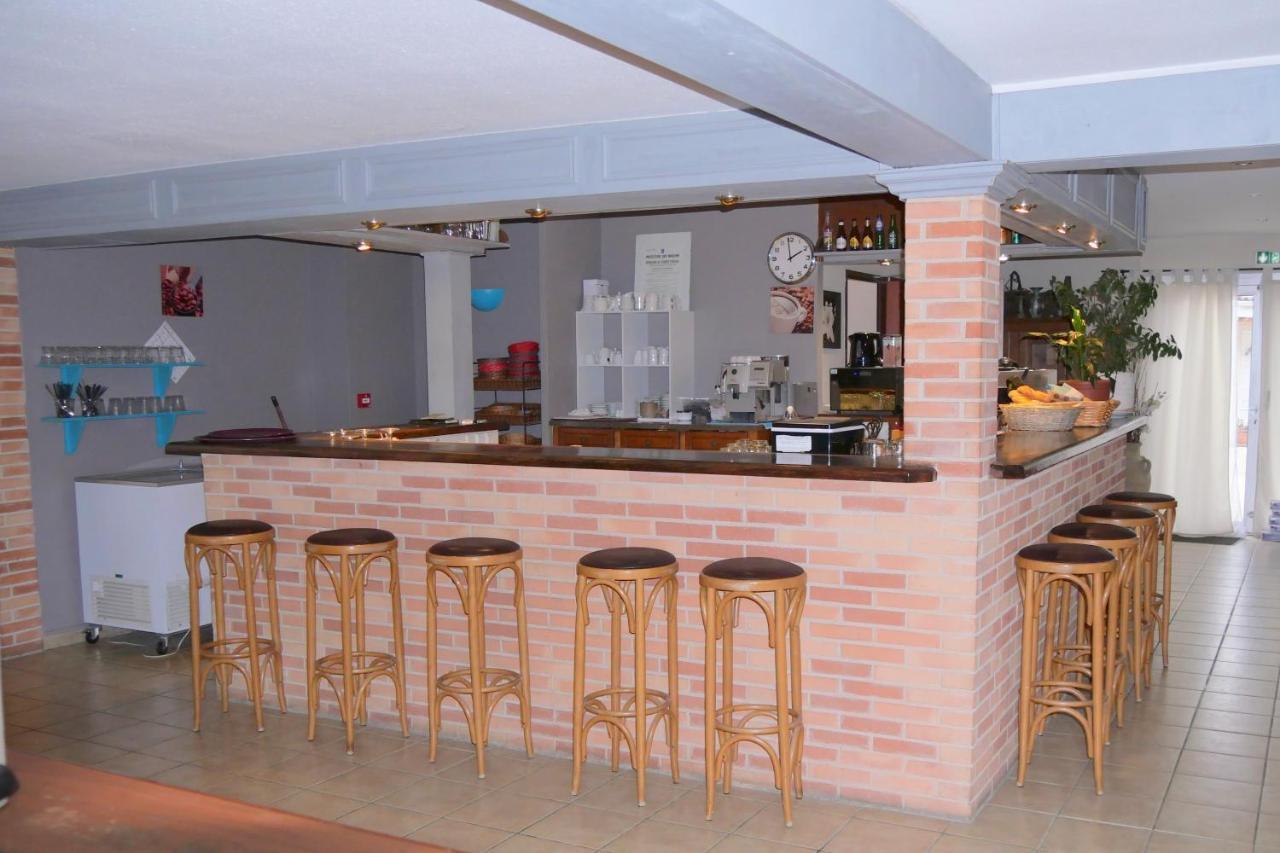 Graulhet Hotel Restaurant Du Lac מראה חיצוני תמונה
